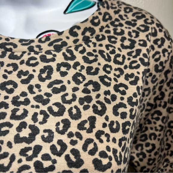 Francesca’s Collections Jun & Ivy Beige Black Cheetah Print Peplum Blouse - Picture 2 of 3